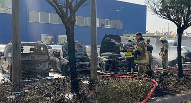 Bursa'da AVM otoparkında yangın: 6 araç kül oldu