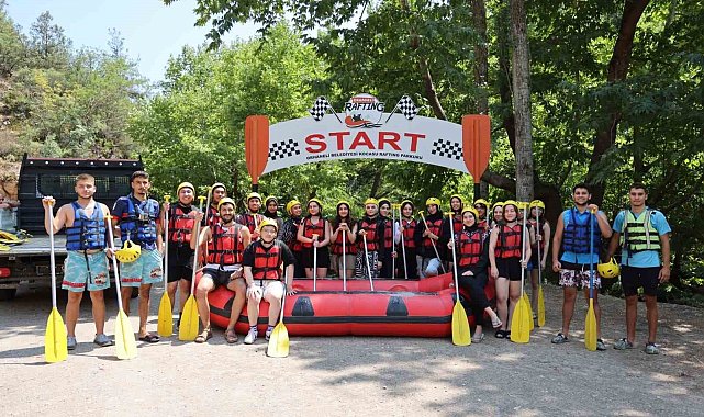 Bursa'da gençler rafting heyecanı yaşadı
