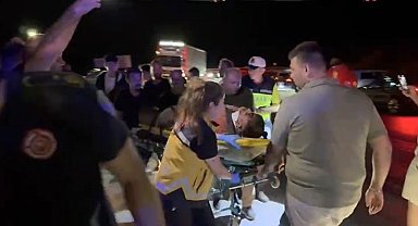 Bursa'da kamyon şarampole yuvarlandı, sürücü araçtan fırladı