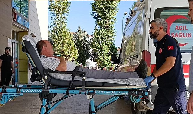 Bursa'da kavşakta iki otomobil çarpıştı: 3 yaralı