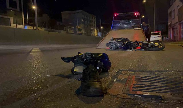 Bursa'da motosiklet işletme girişine çarptı: 2 ağır yaralı