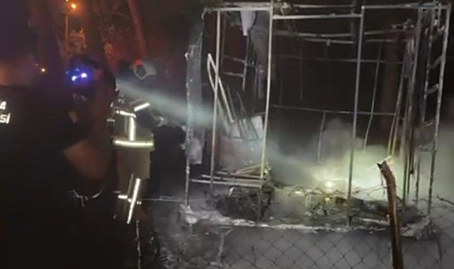 Bursa'da park halindeki karavan kül oldu