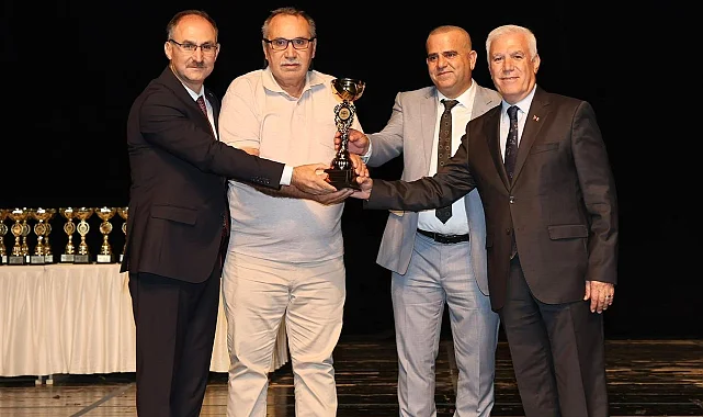 Bursa'da amatör spor kulüplerine kupa töreni