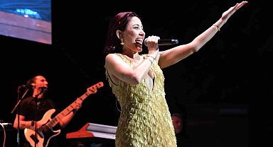 Büyükçekmece'de Melek Mosso konserine yoğun ilgi