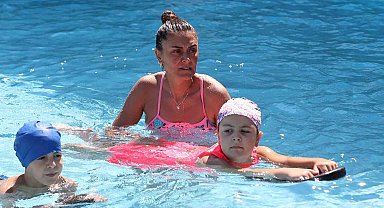 Büyükşehir'den çocuklara ücretsiz yüzme kursu
