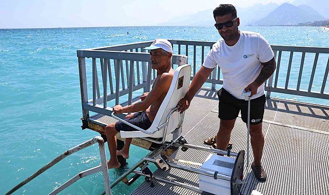 Büyükşehir'in engelsiz plajlarına ziyaretçi akını
