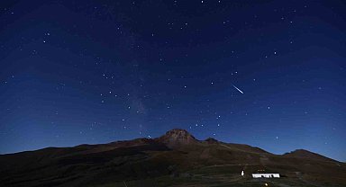 Büyükşehir'in Perseid Gözlem Şöleni, gökyüzünü tutkunlarını Erciyes'te buluşturdu