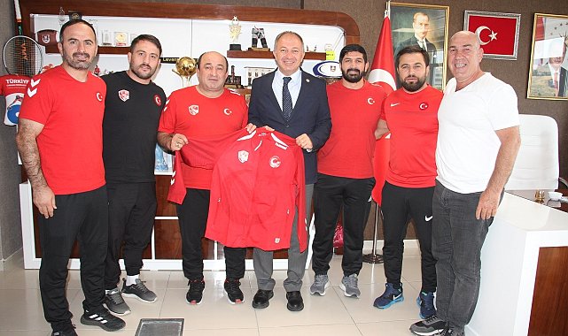 Çakmur'a Ay-Yıldızlı forma