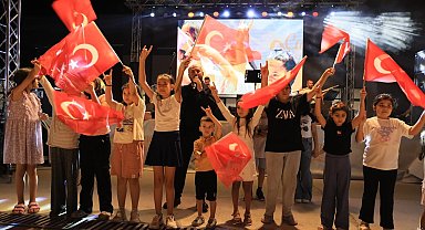 Çameli'nde sahne alan Ahmet Öngel, milli duyguları yaşattı