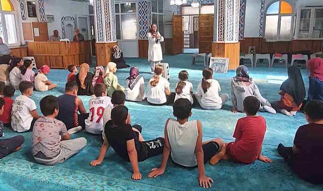 Camilerdeki yaz kursuna diş sağlığı eğitimi desteği