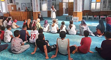 Camilerdeki yaz kursuna diş sağlığı eğitimi desteği
