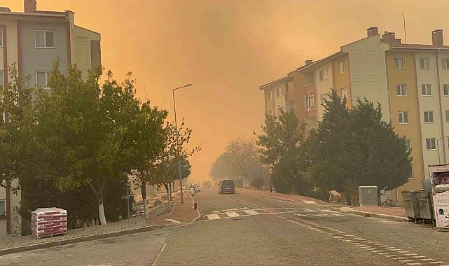 Çanakkale şehir merkezi dumanlara teslim oldu, sokaklar boşaltılıyor