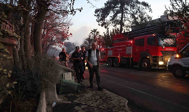 Çanakkale Valisi Toraman devam eden söndürme çalışmalarını yerinde inceledi