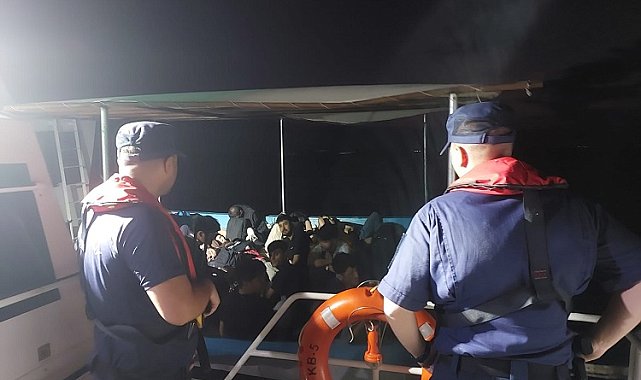 Çanakkale'de 56 kaçak göçmen ve 4 göçmen kaçakçısı yakalandı