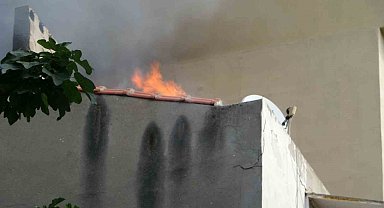 Çanakkale'de çatı katında çıkan yangın korkuttu