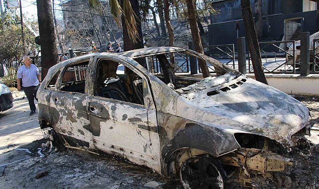 Çanakkale'de çıkan yangında evleri, araçları yandı, canlarını zor kurtardılar
