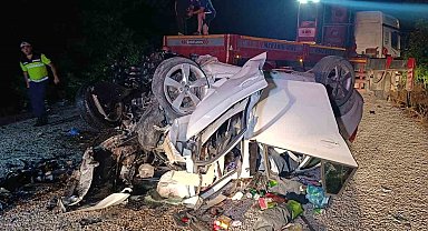 Çanakkale'de feci trafik kazası: 6 kişi hayatını kaybetti