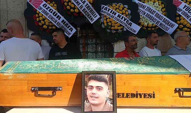 Çanakkale'deki kazada hayatını kaybeden iki genç Edirne'de toprağa verildi