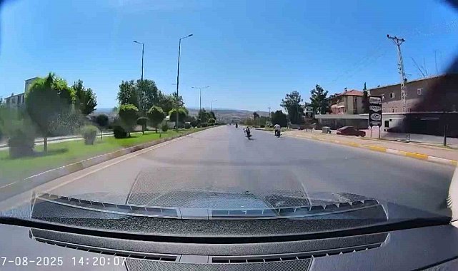 Canlarını hiçe saydılar, motosikletlerin üzerine yatarak yarıştılar