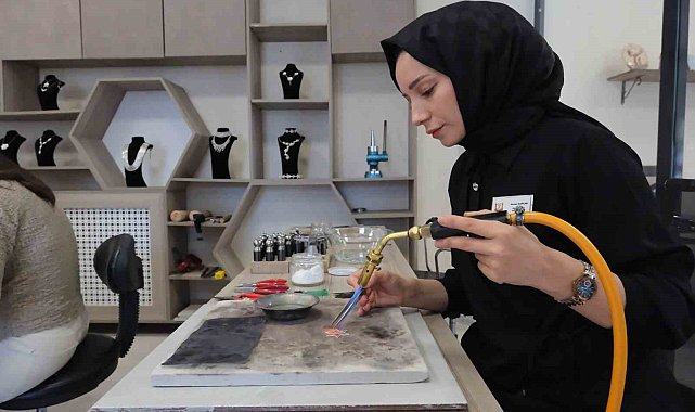 Çapa yapan eller artık gümüşe şekil veriyor