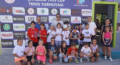 Çaycuma'da minik tenisçiler kupa için yarıştı