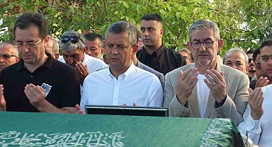 CHP Genel Başkanı Özel, Balıkesir'de cenaze törenine katıldı