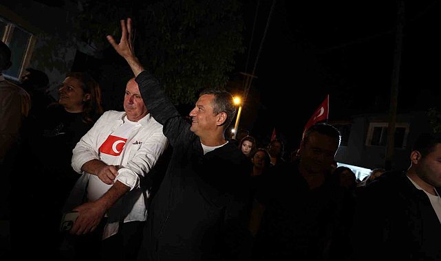 CHP Genel Başkanı Özel, Zafer Yolu'ndan Kocatepe'ye yürüdü