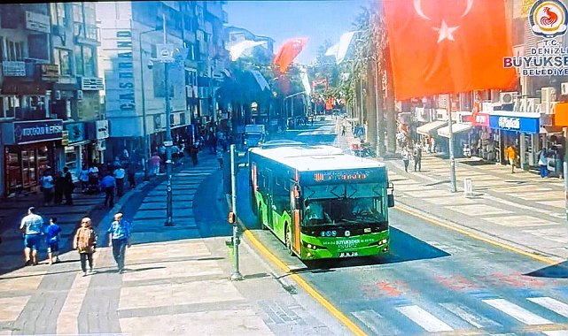 CHP'li Denizli Büyükşehirde skandal; 30 Ağustos unutuldu, otobüslere bayrak asılmadı
