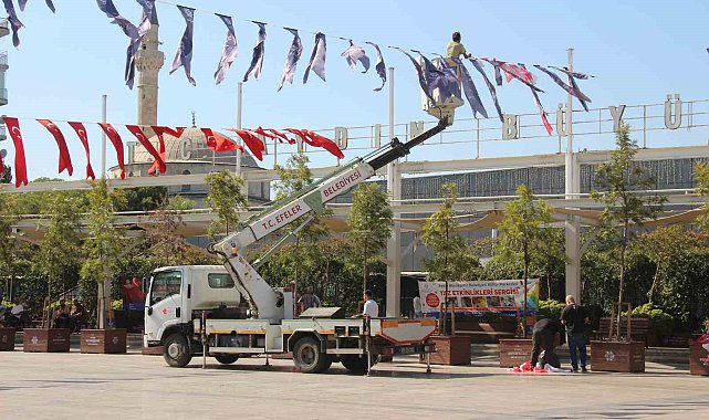CHP'nin flamalarını toplamak Efeler Belediyesi'ne kaldı