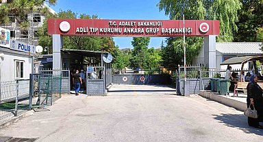 Cinnet getiren koca boşanma aşamasındaki eşini bıçaklayarak öldürdükten sonra intihar etti