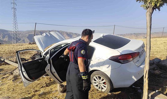 Cizre'de otomobil yol kenarına savruldu: 3 yaralı