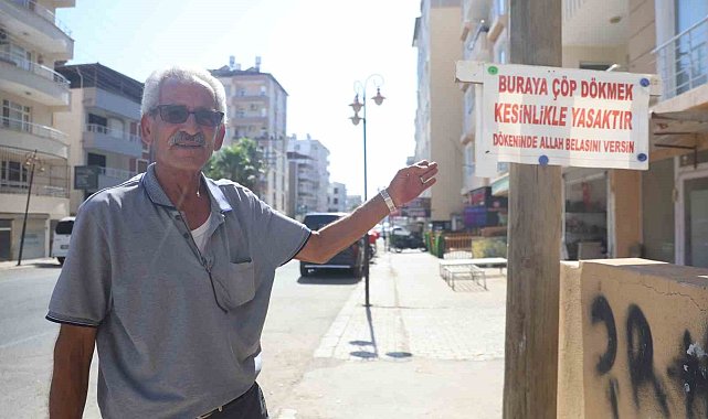 Çöp sorununa 'Buraya çöp dökmek kesinlikle yasaktır, dökenin Allah belasını versin' sözlerinin olduğu tabelayı asarak son verdi