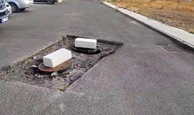 Çorlu'da rögar kapağını açık bırakıp gittiler, vatandaş kendi önlemini aldı