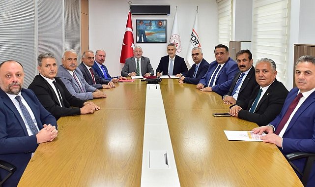 Çorum'a spor yatırımları müjdesi: 2 spor salonu ve 15 sentetik saha yapılacak