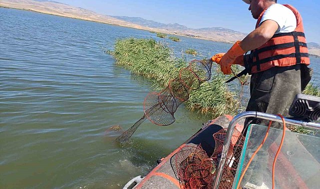 Çorum'da baraj gölünde kaçak avlanan 4 şahsa ceza