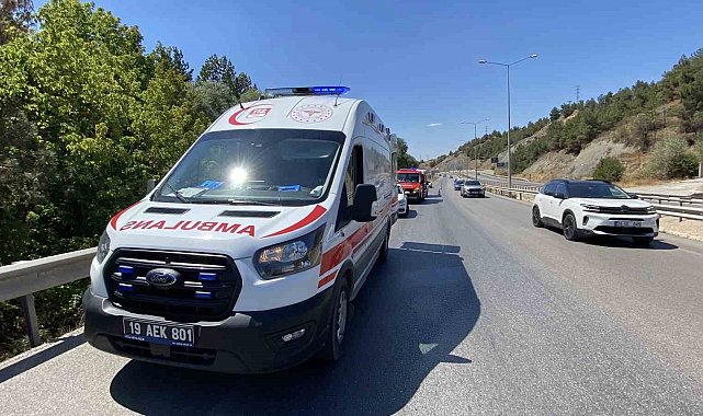 Çorum'da otomobil bariyerlere çarptı: 2 yaralı