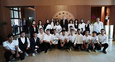 Cumhurbaşkanı Erdoğan, Ahlat'ta öğrencileri kabul etti