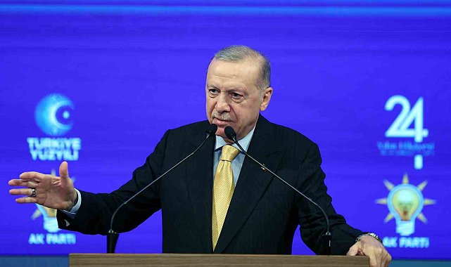 Cumhurbaşkanı Erdoğan: "AK Parti'yi Türkiye'nin en büyük partisi yapan, işte bu yetişmiş, işte bu liyakatli insan kaynağına sahip olmasıdır. Bu dinamik, bu hareketli yapıyı muhalefet partilerinde asla göremezsiniz."