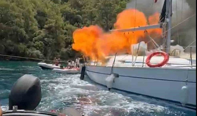 Dalaman'da özel tekne denizin ortasında cayır cayır yandı