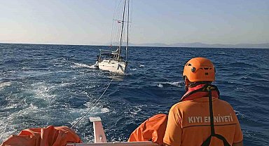 Datça açıklarında arızalanan yelkenli tekne kurtarıldı