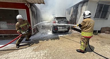 Defne'de konteynerde çıkan yangın araca sıçradı