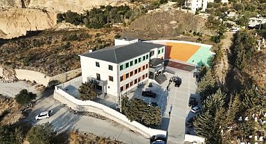 Defne'de yapımı tamamlanan Dursunlu Gazi İlkokuluOrtaokulu eğitim dönemine hazır