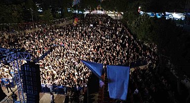 Demirci Kurtuluş Festivali'nde Merve Özbey sahne aldı