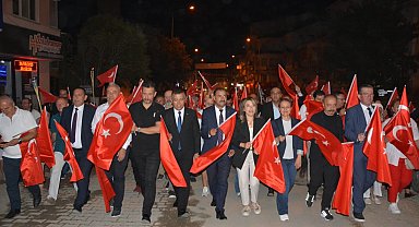 Demirci'de 30 Ağustos ve Kurtuluş Günü fener alayıyla kutlandı