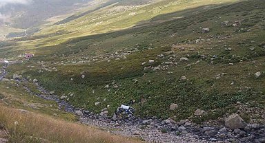 Demirkapı Yaylası'nda Arap turistleri taşıyan minibüs dere yatağına yuvarlandı: 2 ölü, 4 yaralı