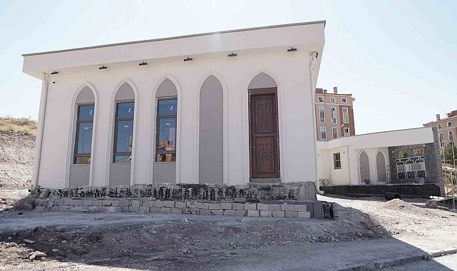 Demokrasi Mahallesi'nin butik camisi hızla tamamlanıyor