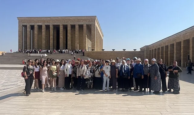 Denizli'den Ankara'ya vefa yolculuğu: Kadınlar Atatürk'ü ziyaret etti