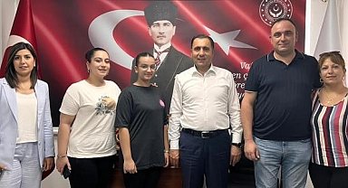 Depremde anne ve babalarını kaybeden yeğenlerine kucak açtılar