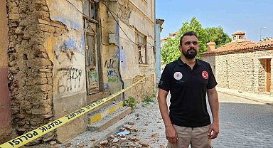 Depremde hasar gören Sındırgı'da bilimsel çalışmalar sürüyor