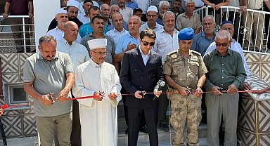 Depremde yıkılan cami dualarla yeniden ibadete açıldı